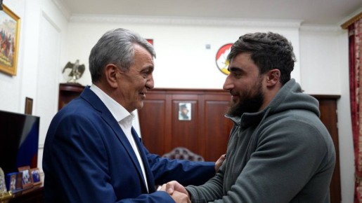 Сергей Меняйло встретился с тренером, который заступился за женщин во время похорон во Владикавказе