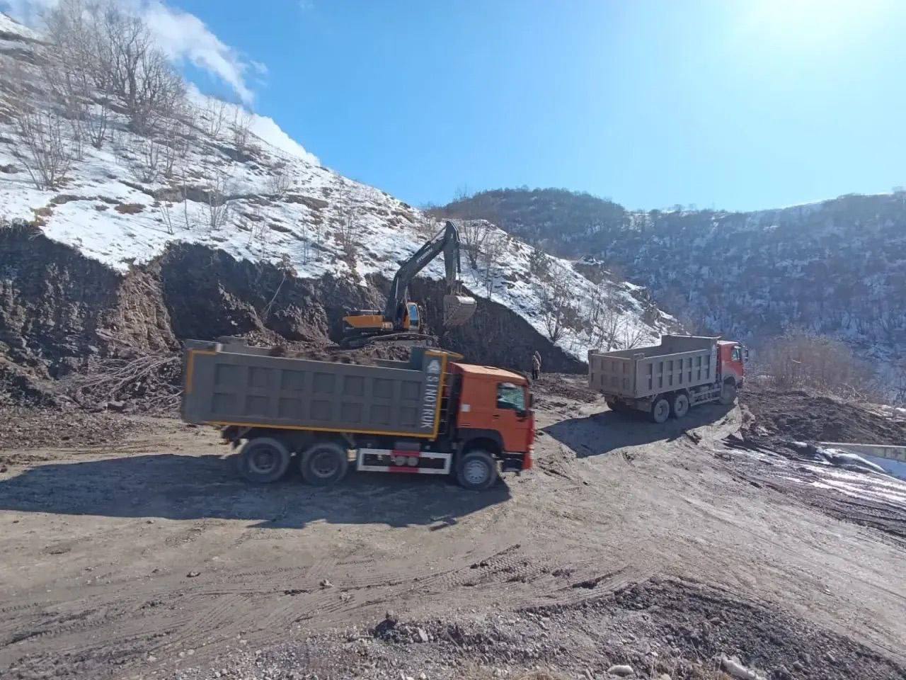 Начали реконструкцию автодороги Гизель – Кармадон – Даргавс – Дзуарикау Начали реконструкцию автодороги Гизель – Кармадон – Даргавс – Дзуарикау