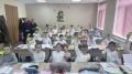 Сотрудники Госавтоинспекции Моздокского района посетили МБОУ СОШ ст. Павлодольской Моздокского района, где провели занятие по правилам дорожного движения