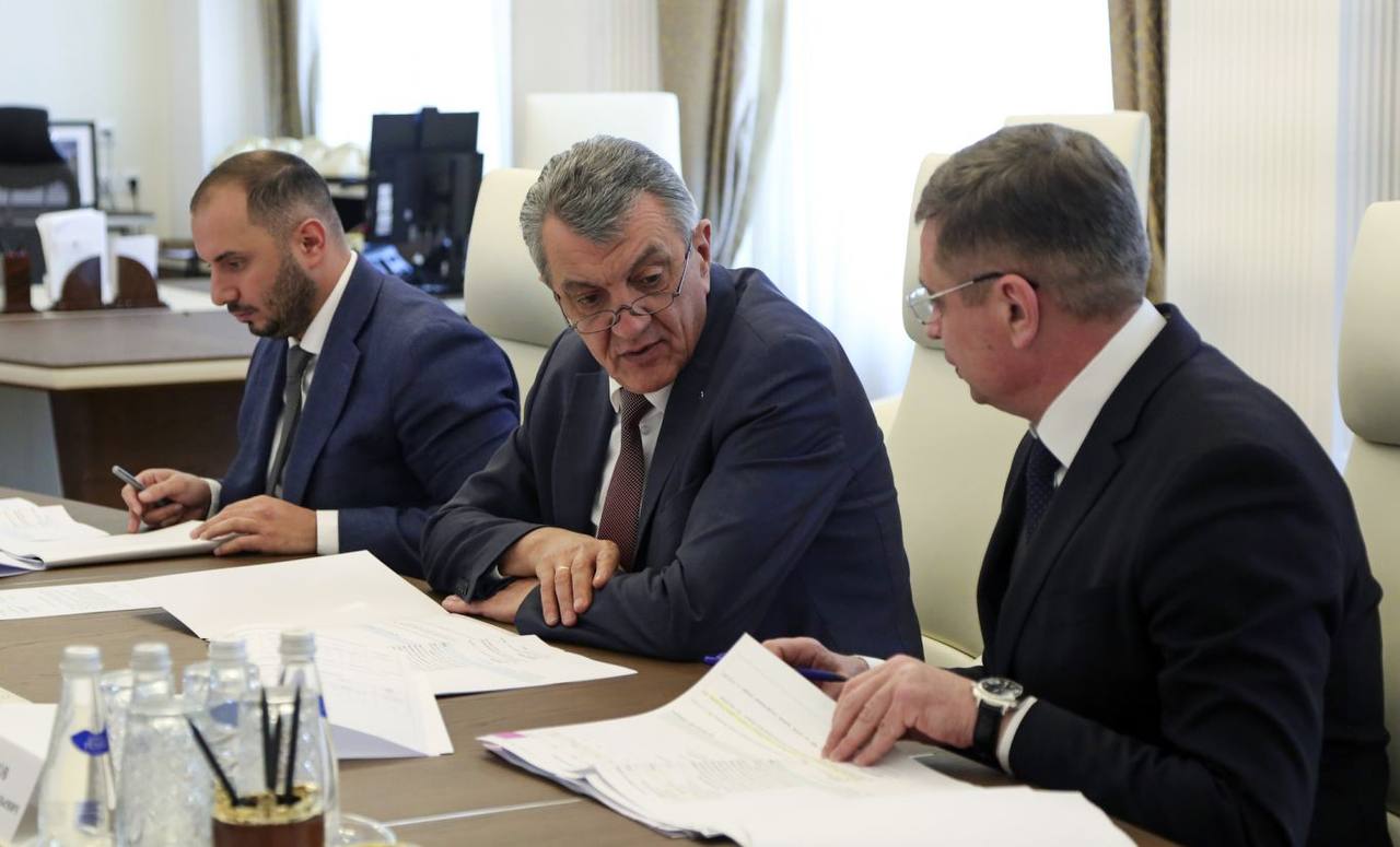 Строительство и ремонт берегоукрепительных сооружений в Северной Осетии, участие республики в федеральных программах Минприроды России в 2026 году – эти и другие темы обсудили Глава РСО – Алания Сергей Меняйло и министр... Строительство и ремонт берегоукрепительных сооружений в Северной Осетии, участие республики в федеральных программах Минприроды России в 2026 году – эти и другие темы обсудили Глава РСО – Алания Сергей Меняйло и министр...