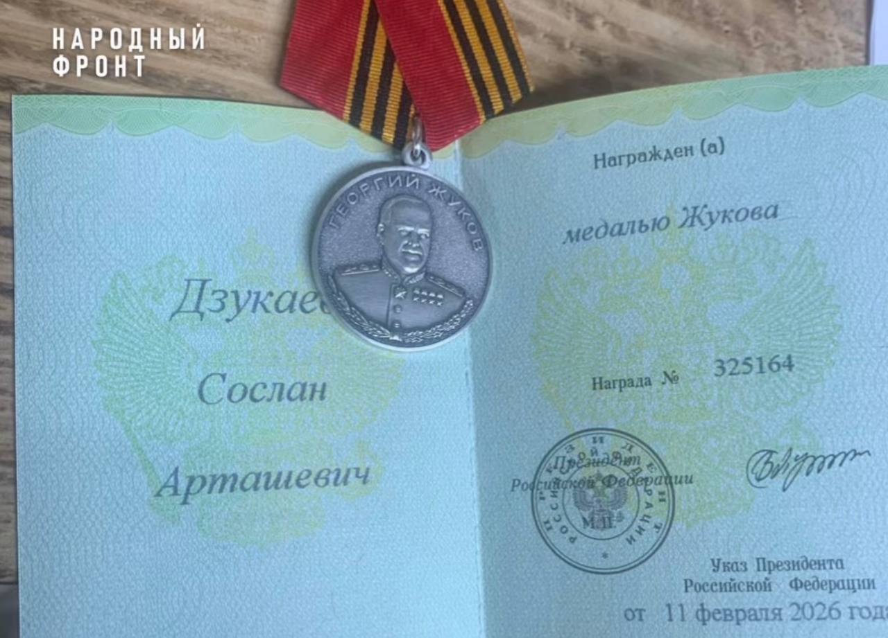 Награда за мужество и храбрость: медали Жукова удостоен разведчик и его четвероногий напарник Награда за мужество и храбрость: медали Жукова удостоен разведчик и его четвероногий напарник