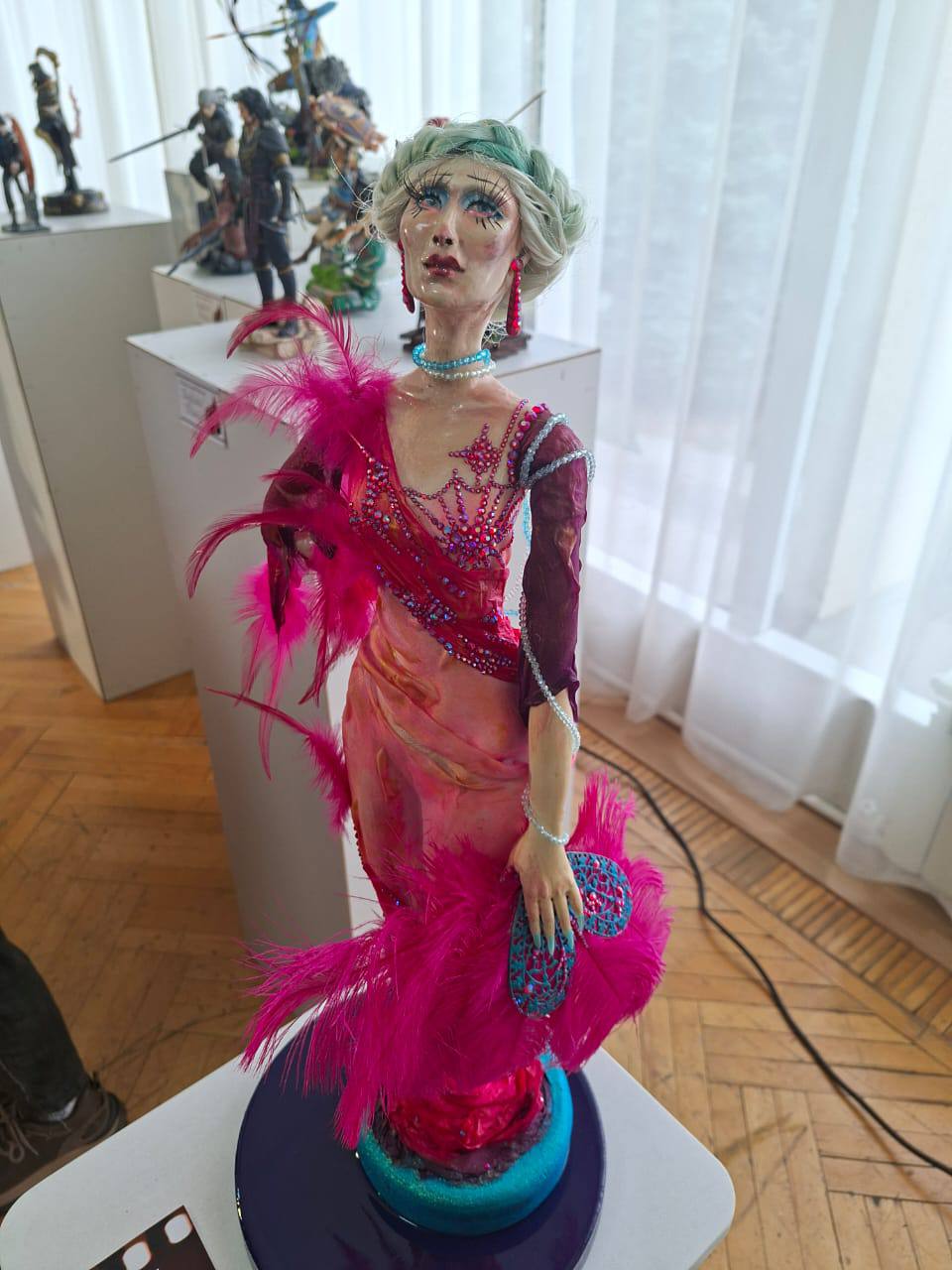 В Выставочном зале СХ РСО-А открылась 8-ая ежегодная выставка художественной куклы (Гыкъынаты равдыст)