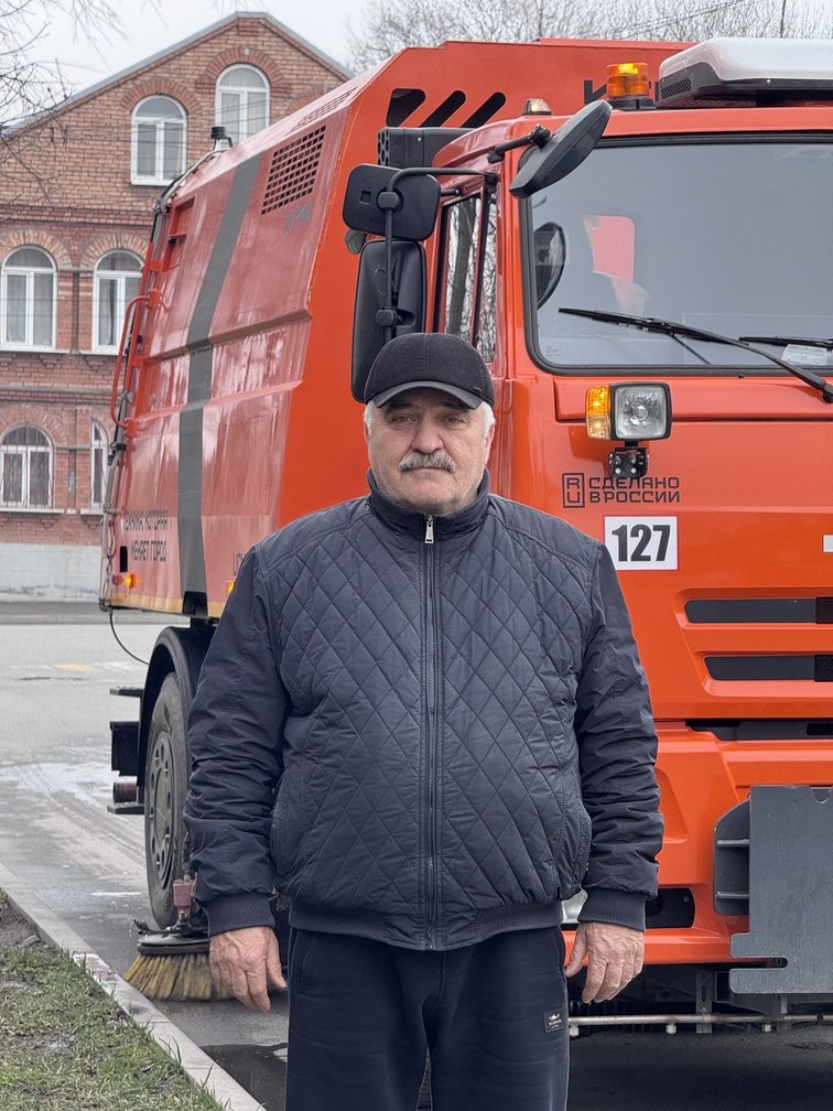 Мастер чистоты. Раннее утро во Владикавказе