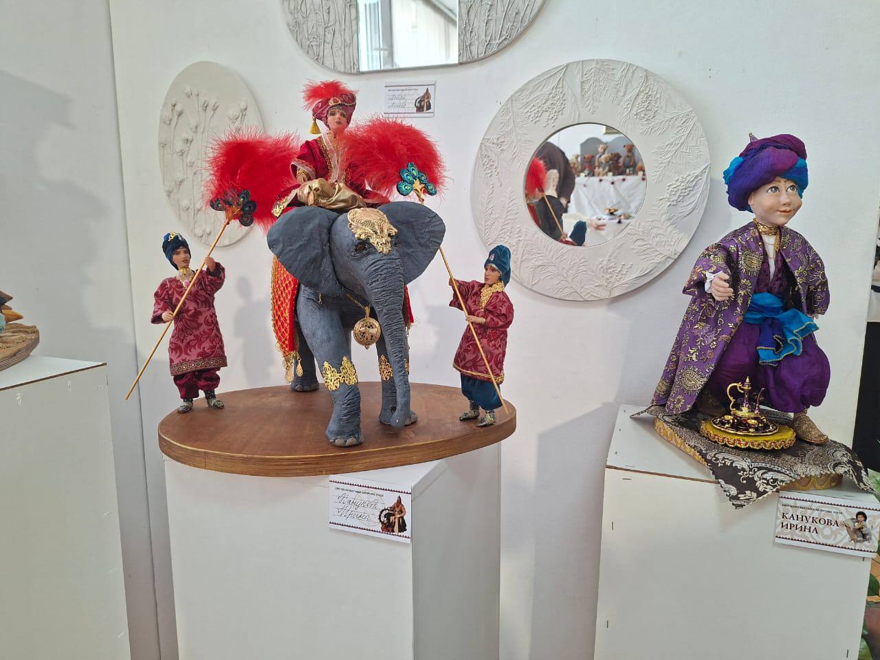 В Выставочном зале СХ РСО-А открылась 8-ая ежегодная выставка художественной куклы (Гыкъынаты равдыст) В Выставочном зале СХ РСО-А открылась 8-ая ежегодная выставка художественной куклы (Гыкъынаты равдыст)