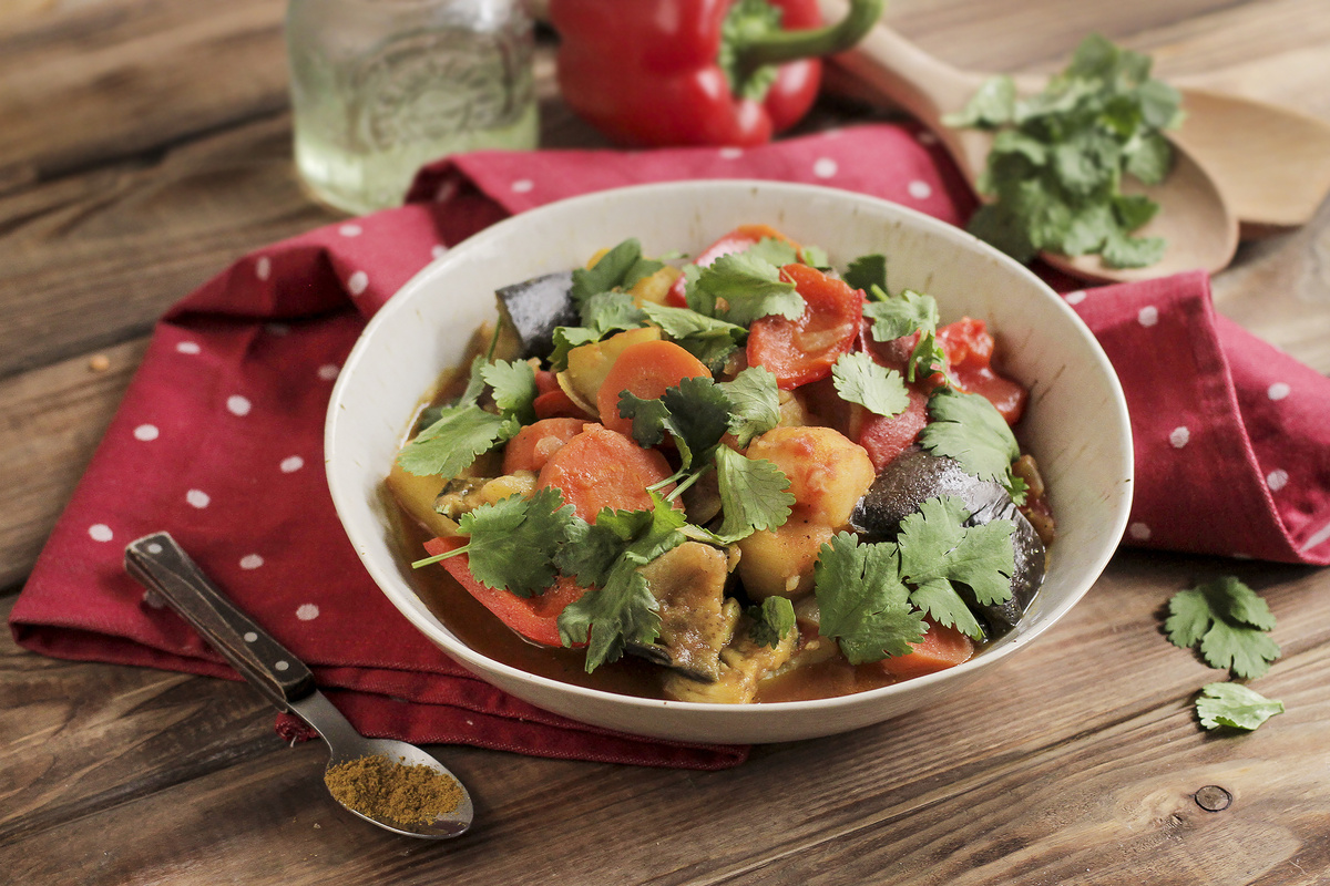 Овощное рагу «Каникулы на даче»: легкий и вкусный рецепт с дачного огорода