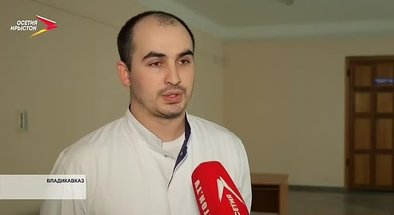 В СЕВЕРНОЙ ОСЕТИИ ВПЕРВЫЕ ПРОВЕЛИ ОНЛАЙН-ТРАНСЛЯЦИЮ СЛОЖНОЙ УРОЛОГИЧЕСКОЙ ОПЕРАЦИИ С МАСТЕР-КЛАССОМ ФЕДЕРАЛЬНОГО ХИРУРГА