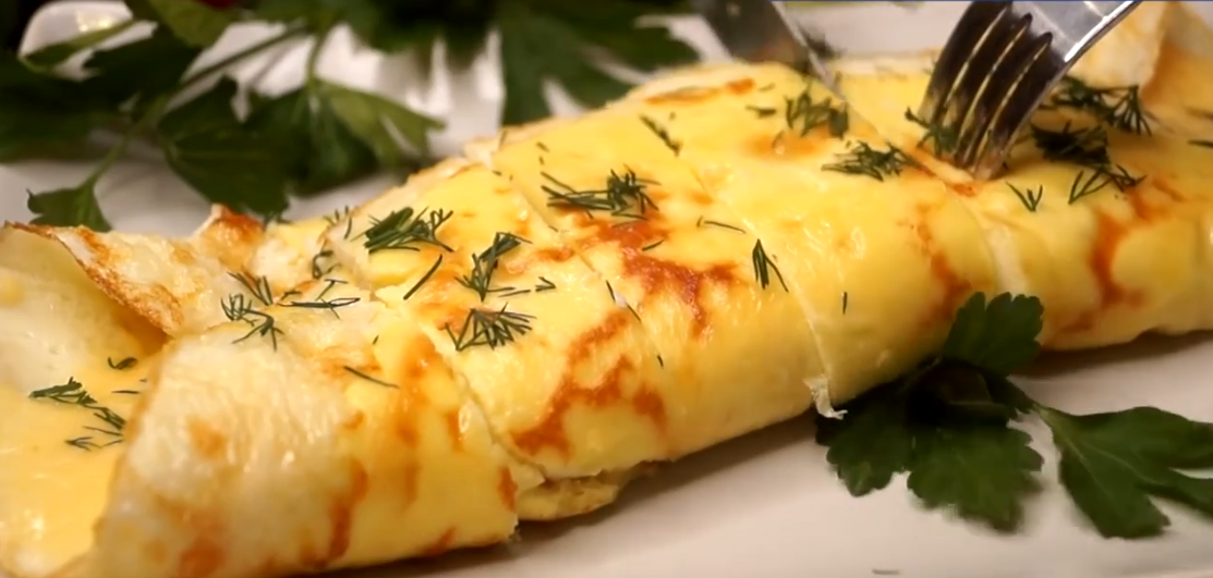 Как приготовить идеальный яичный рулет с сыром за 15 минут