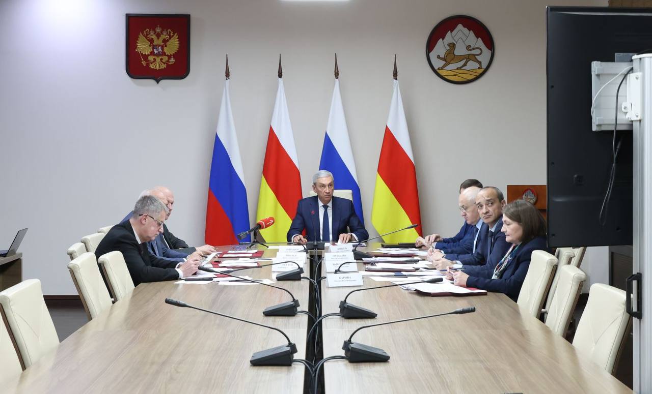 Борис Джанаев провел заседание Правительства РСО – Алания, на котором были рассмотрены более 30 актуальных вопросов и приняты решения, касающиеся благополучия граждан республики