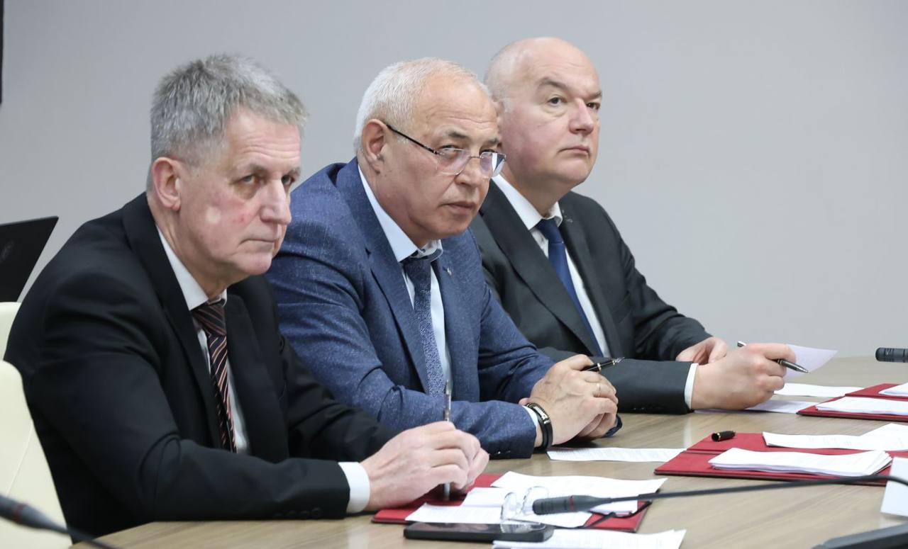 Борис Джанаев провел заседание Правительства РСО – Алания, на котором были рассмотрены более 30 актуальных вопросов и приняты решения, касающиеся благополучия граждан республики Борис Джанаев провел заседание Правительства РСО – Алания, на котором были рассмотрены более 30 актуальных вопросов и приняты решения, касающиеся благополучия граждан республики