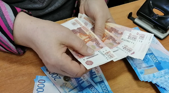 Сотрудники пенсионных фондов России получают свыше полумиллиона рублей в месяц