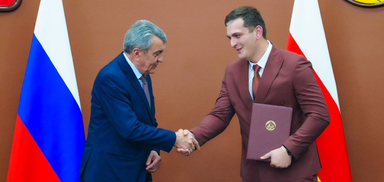 Сергей Меняйло: Рад был сегодня поздравить работников культуры с профессиональным праздником и вручить им государственные награды Сергей Меняйло: Рад был сегодня поздравить работников культуры с профессиональным праздником и вручить им государственные награды