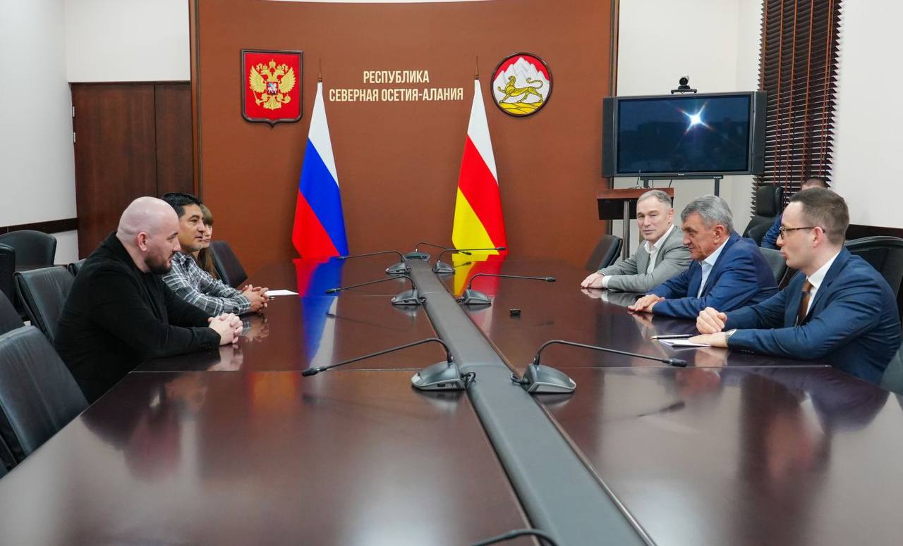 Глава РСО – Алания Сергей Меняйло встретился с мексиканским боксером, многократным чемпионом мира в четырех весовых категориях Эриком Моралесом Глава РСО – Алания Сергей Меняйло встретился с мексиканским боксером, многократным чемпионом мира в четырех весовых категориях Эриком Моралесом