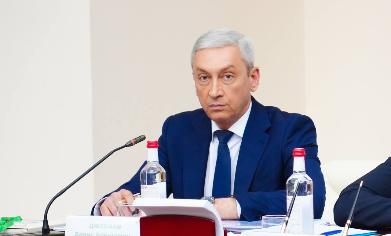 Председатель Правительства Республики Северная Осетия – Алания Борис Джанаев принял участие в окружном совещании Федерального агентства лесного хозяйства (Рослесхоз), которое прошло во Владикавказе. Председатель Правительства Республики Северная Осетия – Алания Борис Джанаев принял участие в окружном совещании Федерального агентства лесного хозяйства (Рослесхоз), которое прошло во Владикавказе.