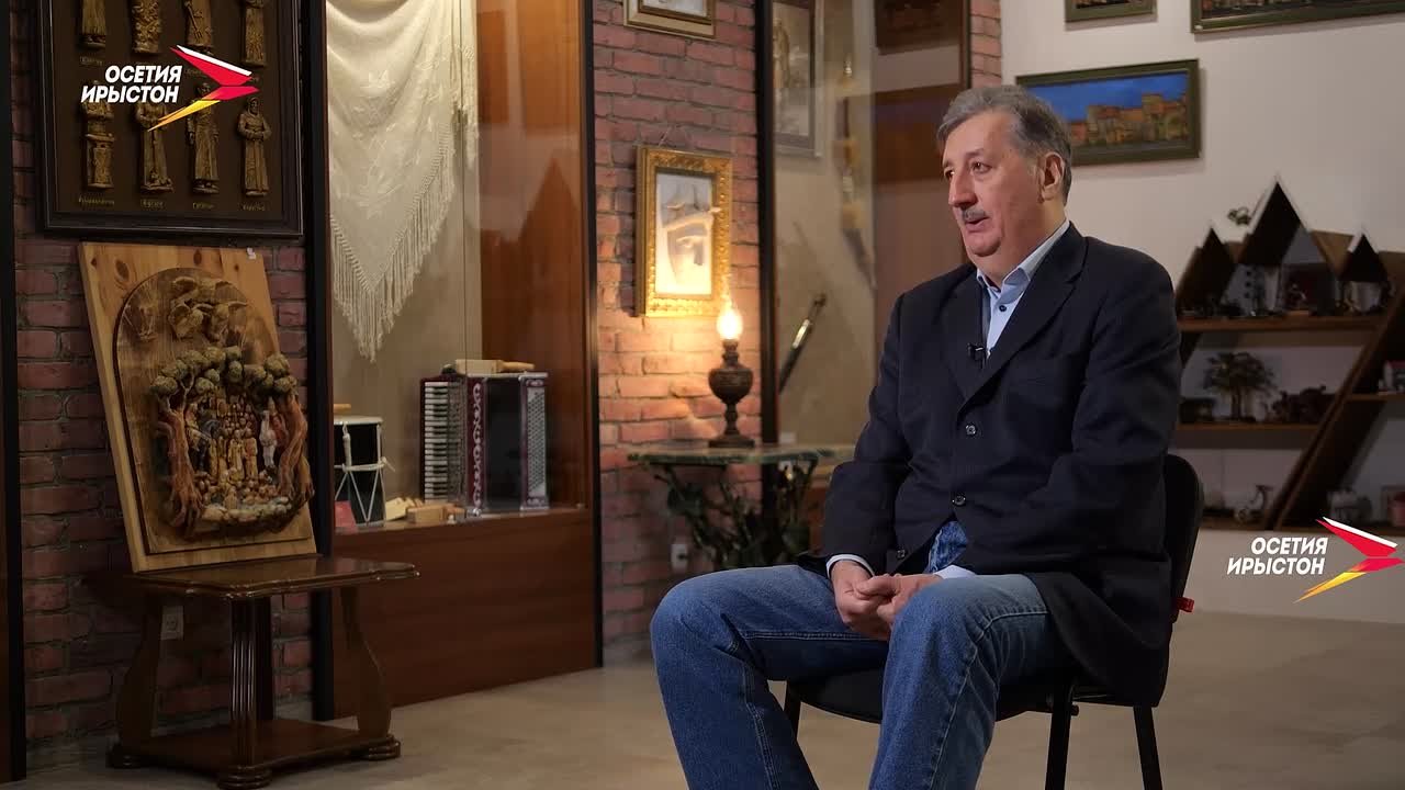 "Хорз хабртт хссг фуы" - "Вернись к нам с хорошими вестями"