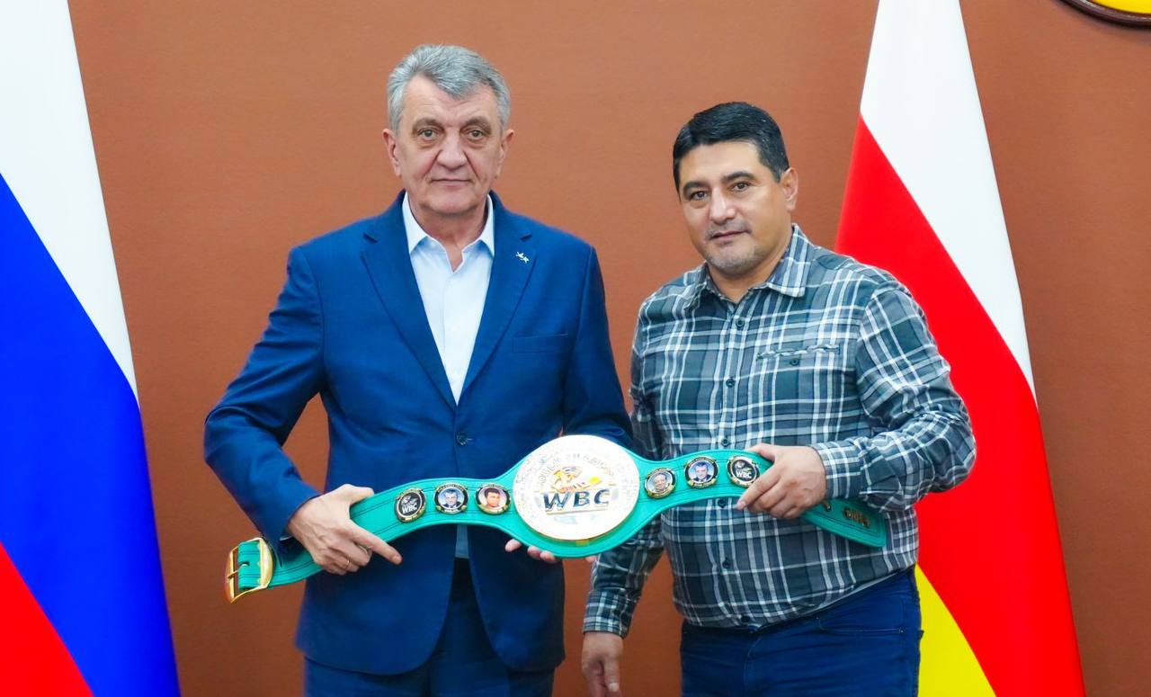 Глава РСО – Алания Сергей Меняйло встретился с мексиканским боксером, многократным чемпионом мира в четырех весовых категориях Эриком Моралесом Глава РСО – Алания Сергей Меняйло встретился с мексиканским боксером, многократным чемпионом мира в четырех весовых категориях Эриком Моралесом