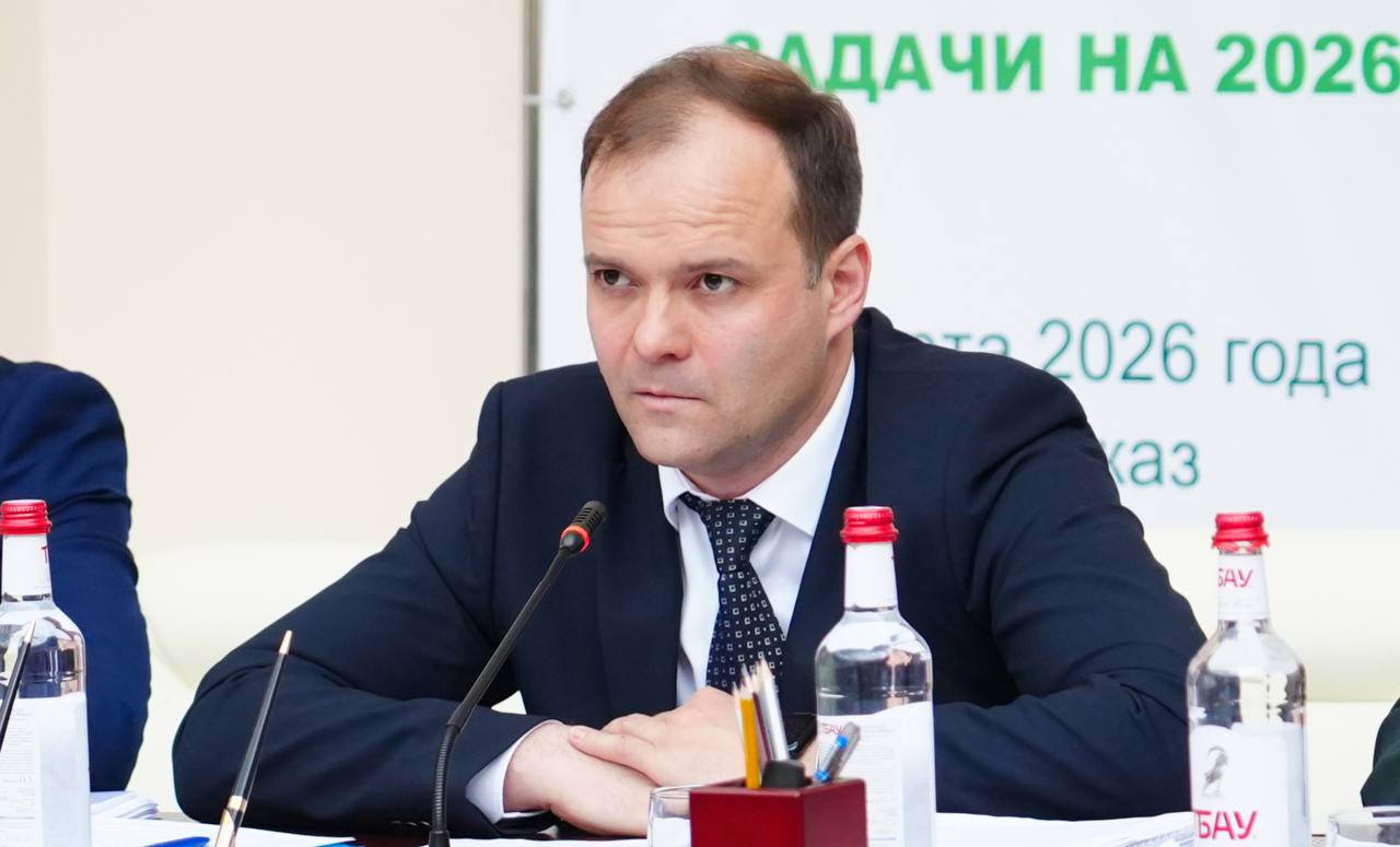 Председатель Правительства Республики Северная Осетия – Алания Борис Джанаев принял участие в окружном совещании Федерального агентства лесного хозяйства (Рослесхоз), которое прошло во Владикавказе. Председатель Правительства Республики Северная Осетия – Алания Борис Джанаев принял участие в окружном совещании Федерального агентства лесного хозяйства (Рослесхоз), которое прошло во Владикавказе.