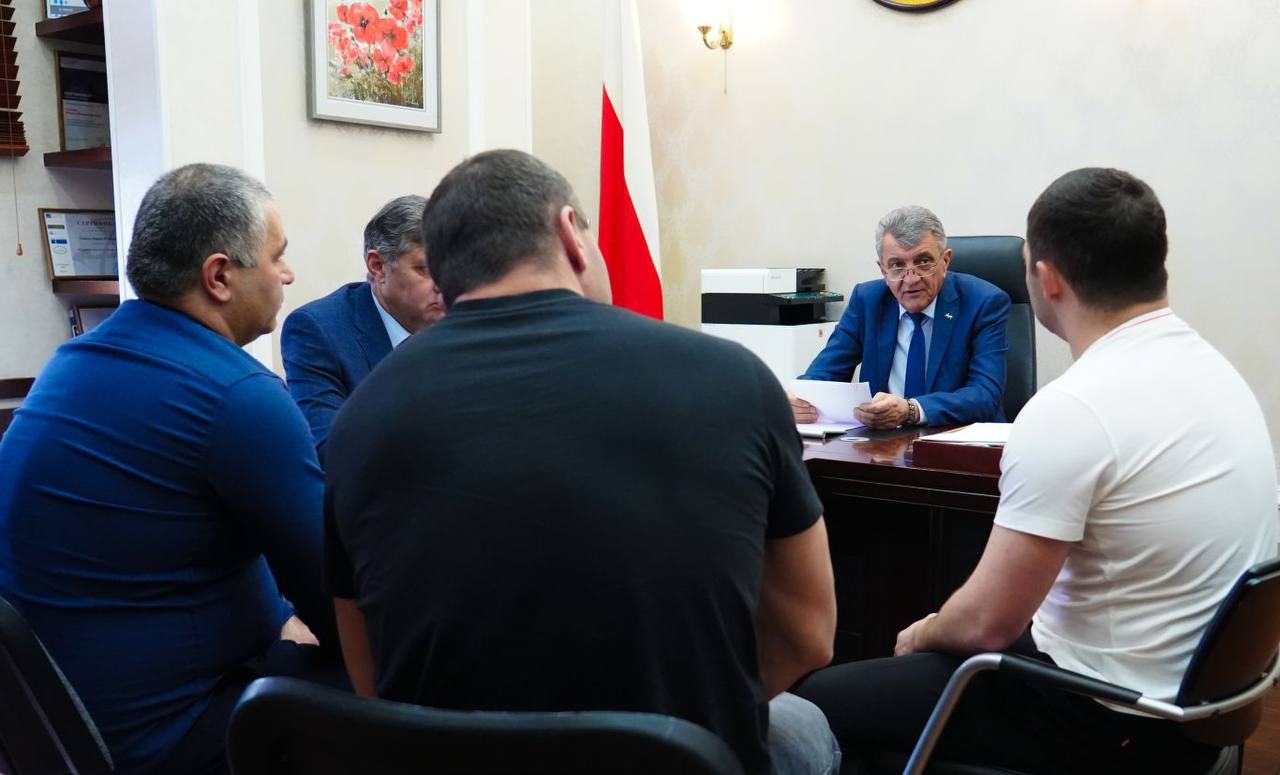 Глава РО – Алания Сергей Меняйло провел личный прием граждан Глава РО – Алания Сергей Меняйло провел личный прием граждан