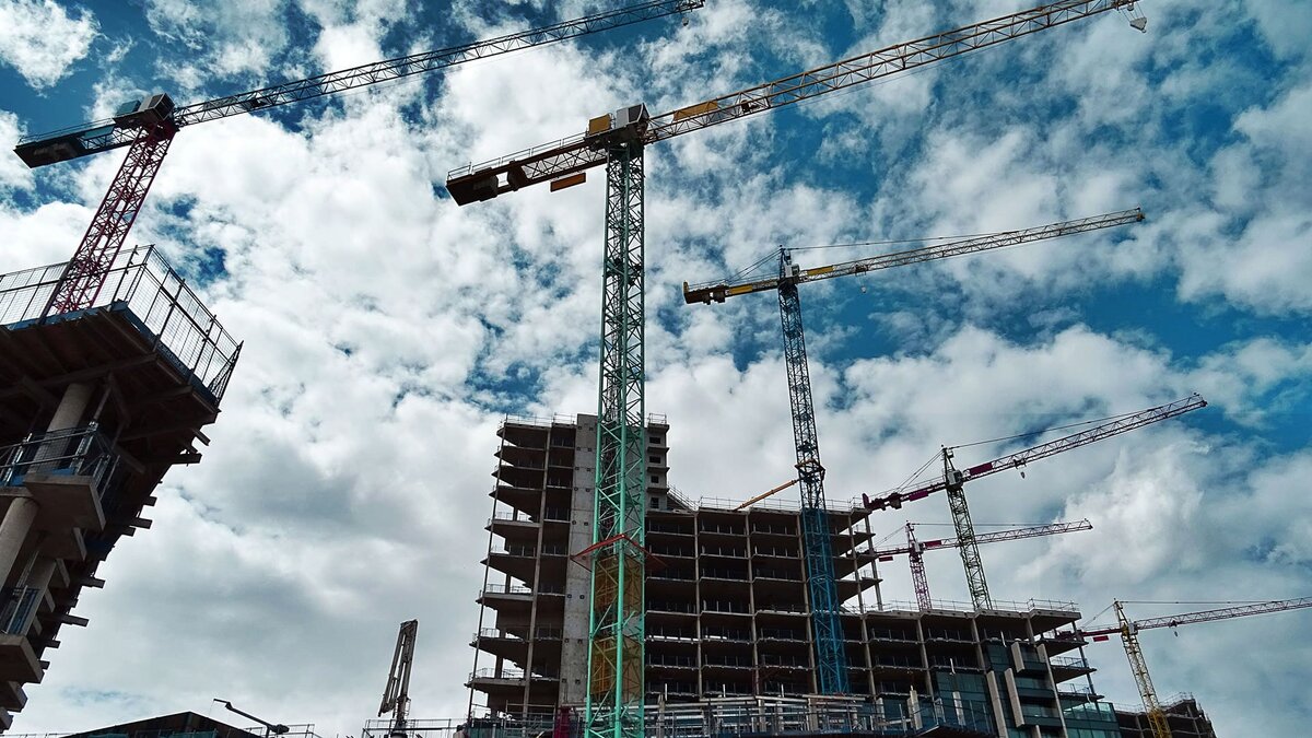 Две недели с новыми правилами: рынок новостроек адаптируется к ограничению латиницы