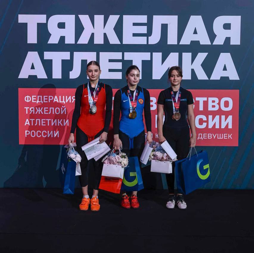 Элеонора Гасиева - победительница первенства России по тяжелой атлетике Элеонора Гасиева - победительница первенства России по тяжелой атлетике