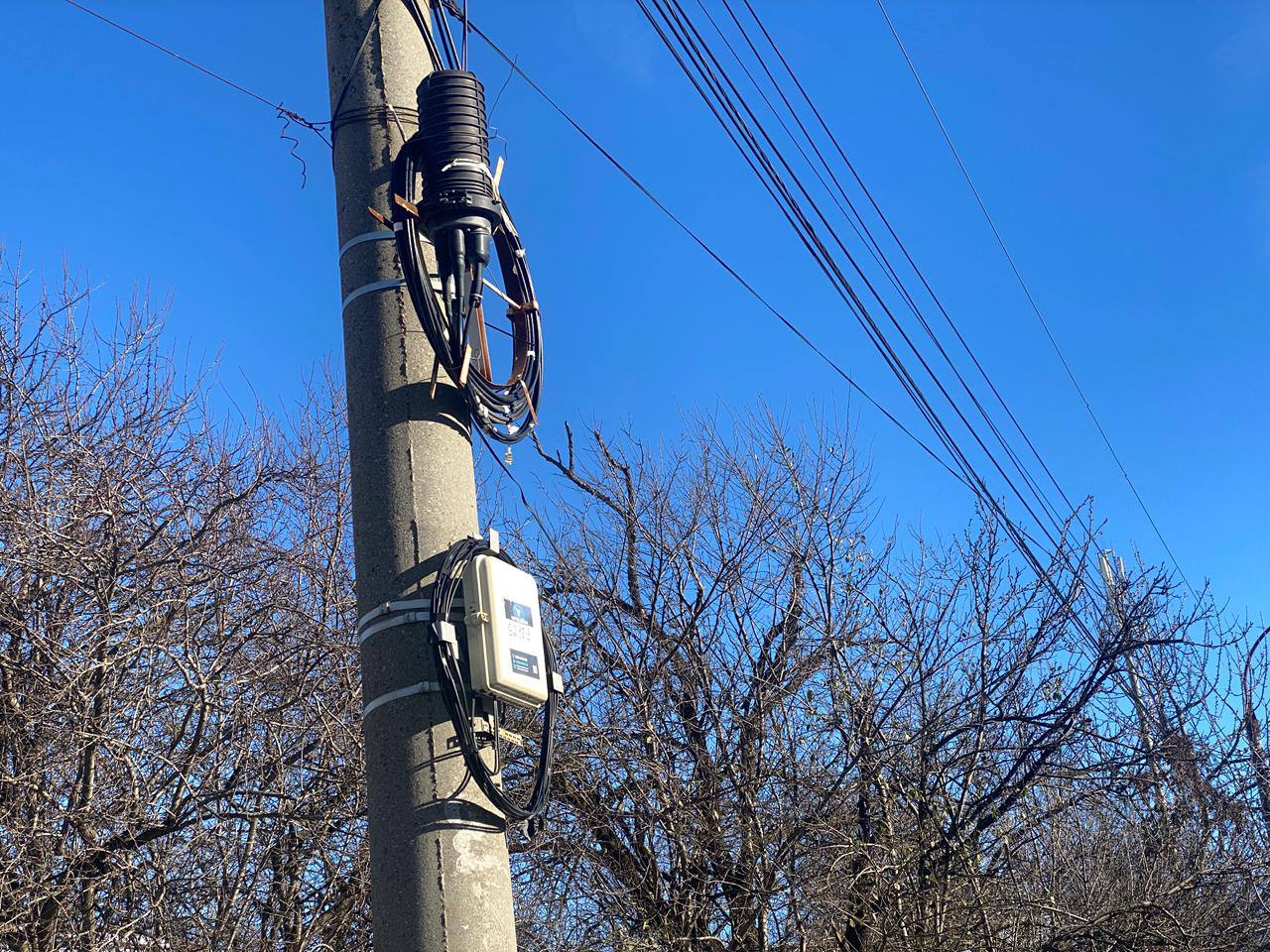 Специалисты филиала «Россети Северный Кавказ» – «Севкавказэнерго» продолжают реализацию комплекса мероприятий для легализации бездоговорного подвеса волоконно-оптических линий связи (ВОЛС) на энергообъектах компании