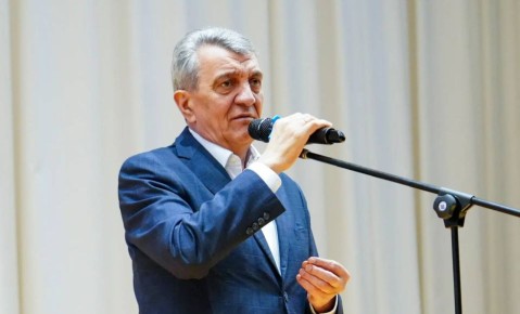 Глава республики Сергей Меняйло принял участие в первом республиканском родительском форуме «Бинонт», который прошел сегодня во Владикавказе на базе гимназии «Диалог» имени Героя Российской Федерации Марата Тибилова.