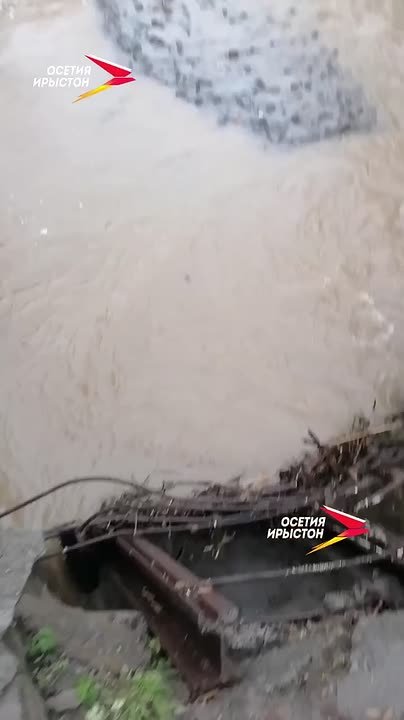 Аварийная бригада «Водоканала» предотвратила подтопление улиц Владикавказа