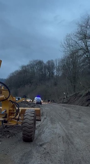 Первые машины проехали по восстановленному участку дороги между Октябрьским и Тарским