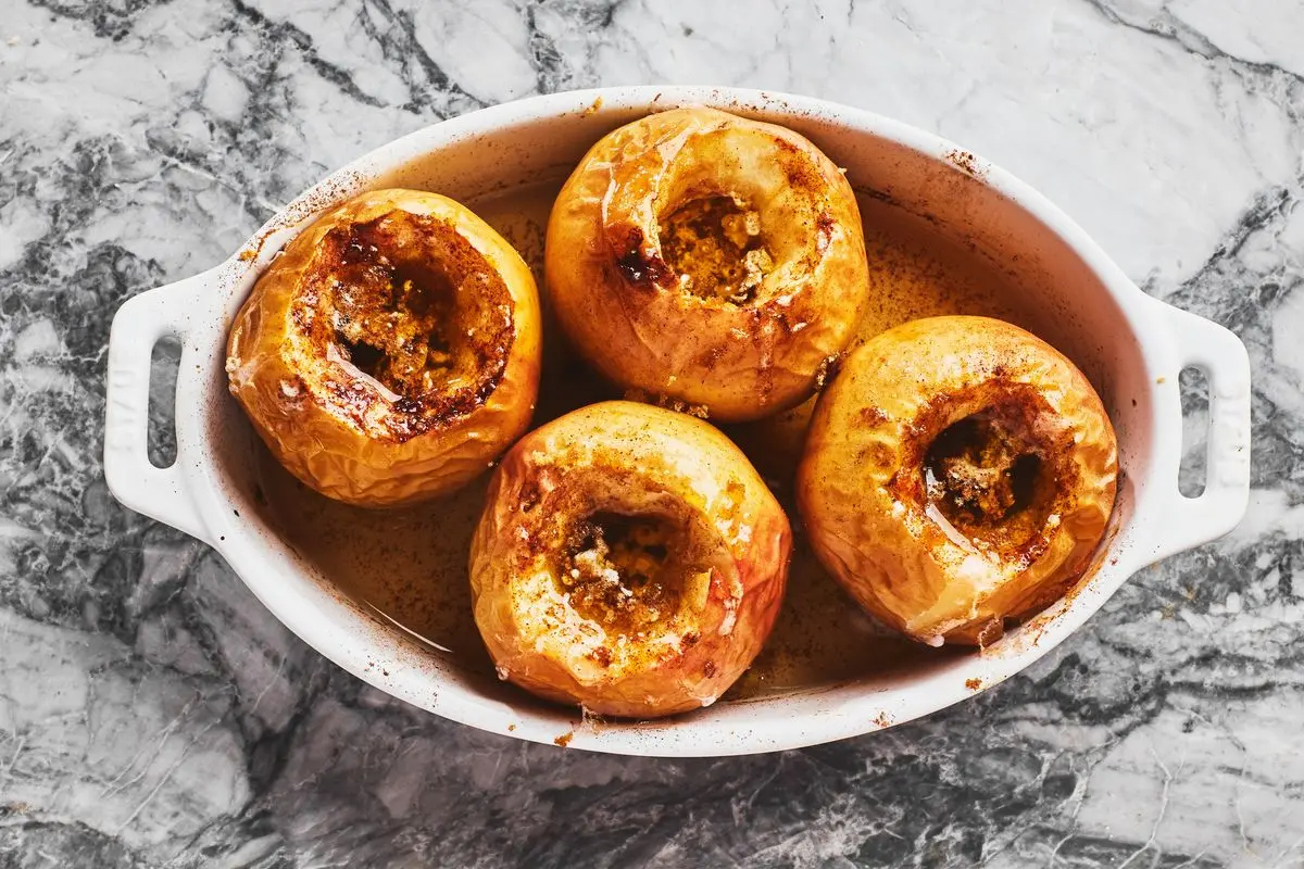 Как запечь ароматные яблоки с пряной начинкой