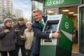 Почему «Сбер» убирает свои банкоматы по всей стране?