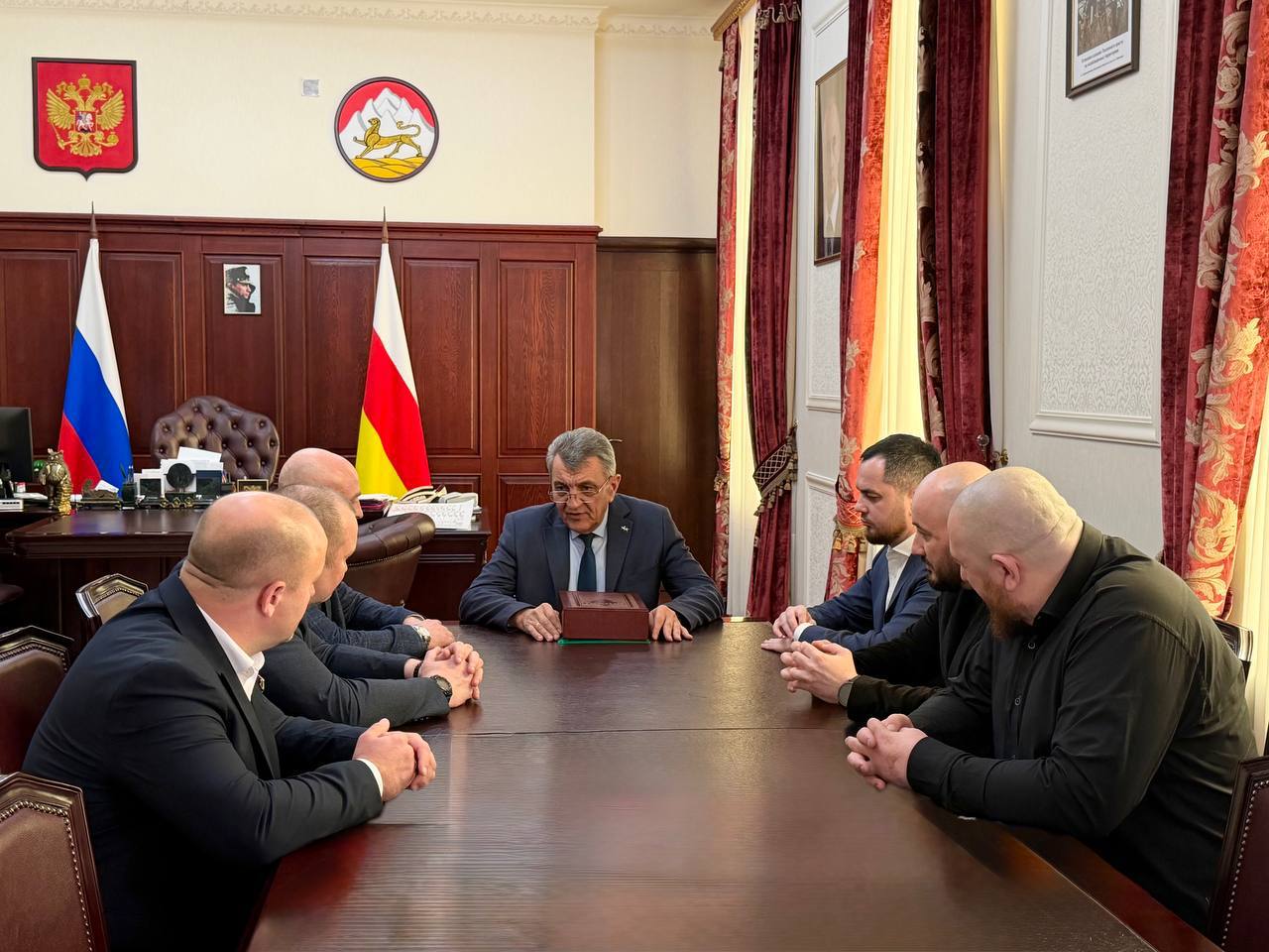 Глава РСО – Алания Сергей Меняйло встретился с Героями России – участниками специальной военной операции из регионов России, которые в эти дни находятся в Северной Осетии.