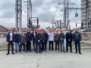 Специалисты филиала «Россети Северный Кавказ» – «Севкавказэнерго» провели для студентов второго курса Владикавказского государственного многоотраслевого техникума экскурсию на подстанции 110 кВ «Городская»