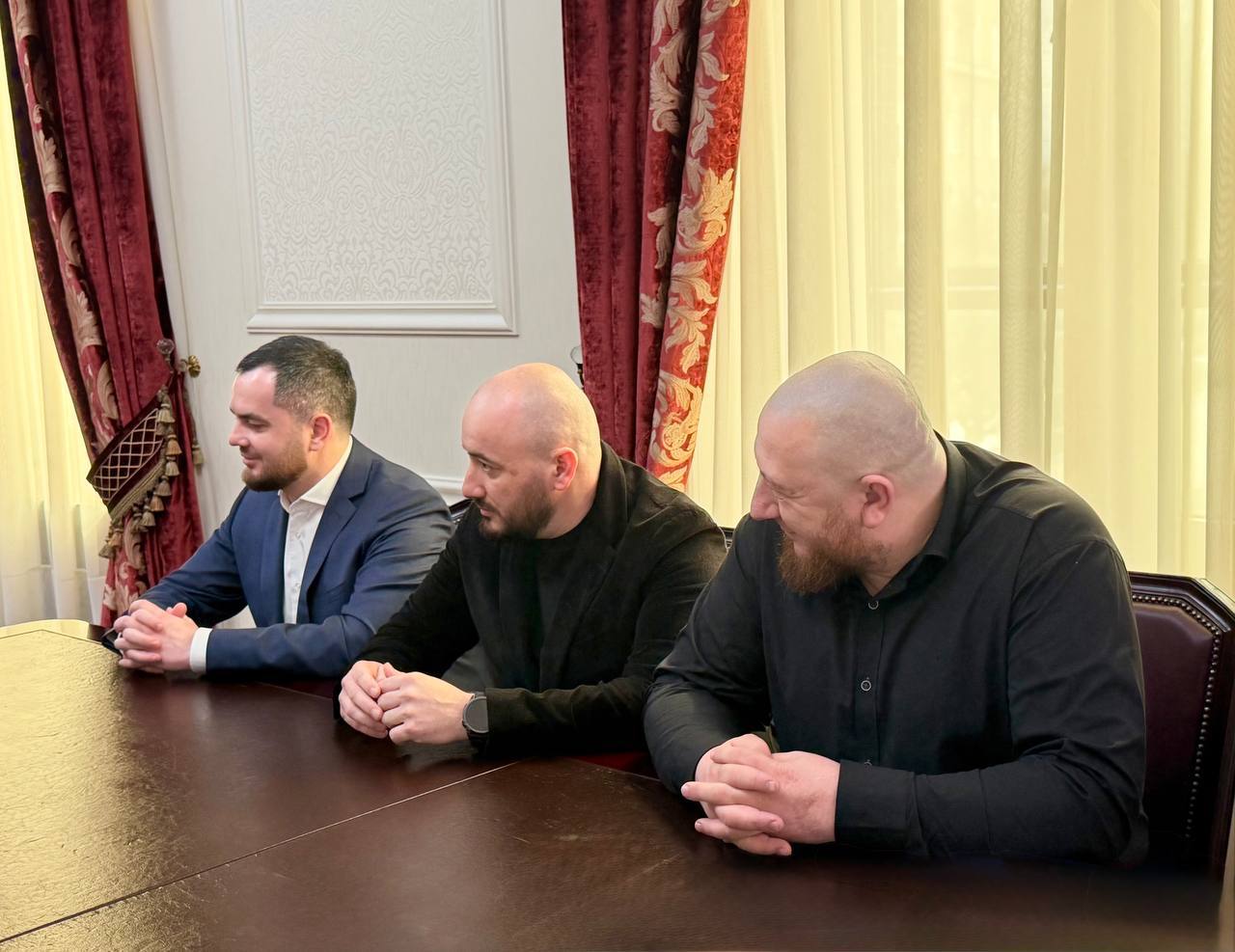 Глава РСО – Алания Сергей Меняйло встретился с Героями России – участниками специальной военной операции из регионов России, которые в эти дни находятся в Северной Осетии. Глава РСО – Алания Сергей Меняйло встретился с Героями России – участниками специальной военной операции из регионов России, которые в эти дни находятся в Северной Осетии.