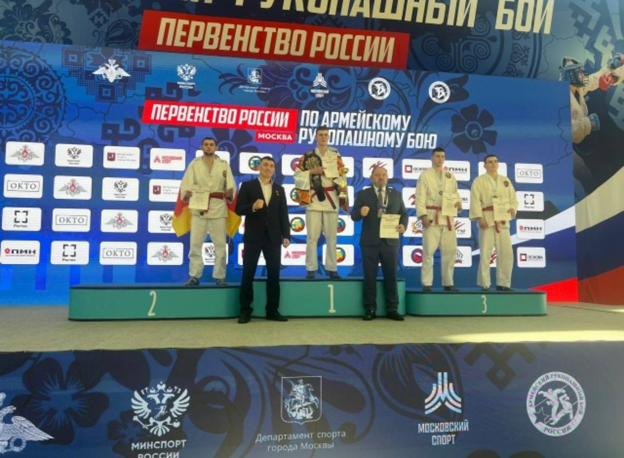 Владимир Персаев завоевал серебряную медаль на первенстве России по армейскому рукопашному бою среди юниоров 18–20 лет, выступая в весовой категории до 80 кг
