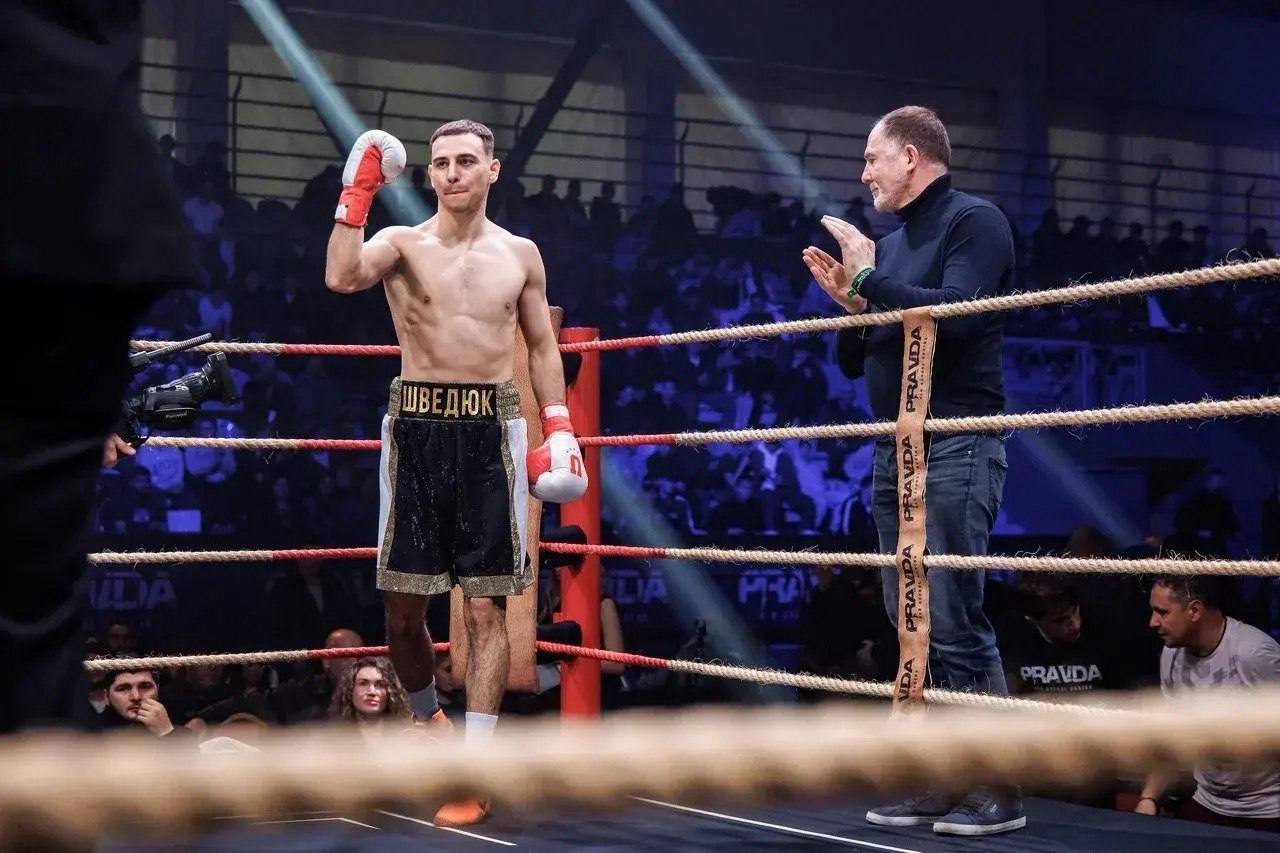 Михаил Развожаев: Севастополец Максим Шведюк одержал досрочную победу во втором профессиональном бою на турнире PRAVDA BOXING 16 Михаил Развожаев: Севастополец Максим Шведюк одержал досрочную победу во втором профессиональном бою на турнире PRAVDA BOXING 16