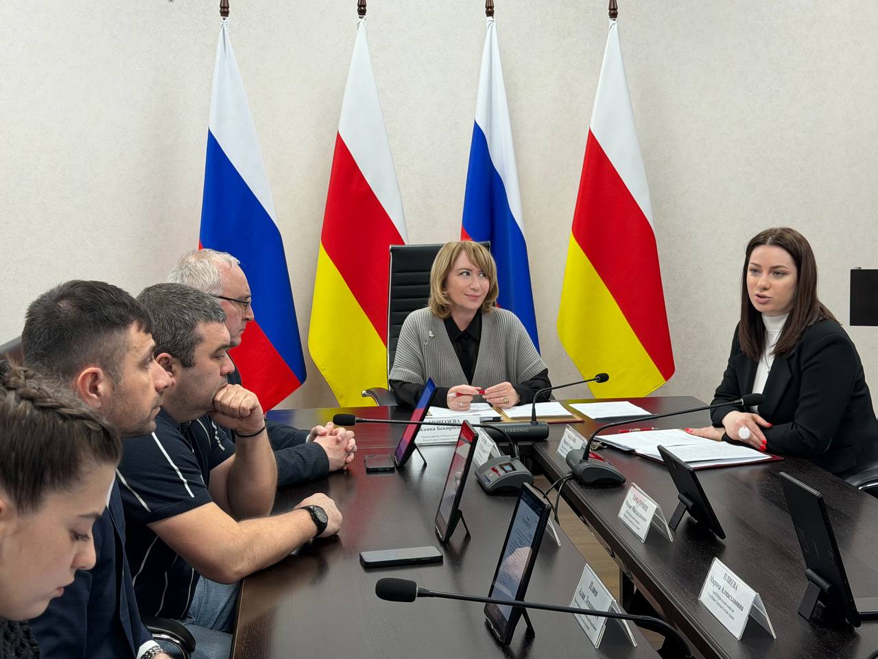 В ходе 131-го заседания Избирательной комиссии Республики Северная Осетия – Алания членами комиссии рассмотрены и утверждены следующие вопросы: В ходе 131-го заседания Избирательной комиссии Республики Северная Осетия – Алания членами комиссии рассмотрены и утверждены следующие вопросы: