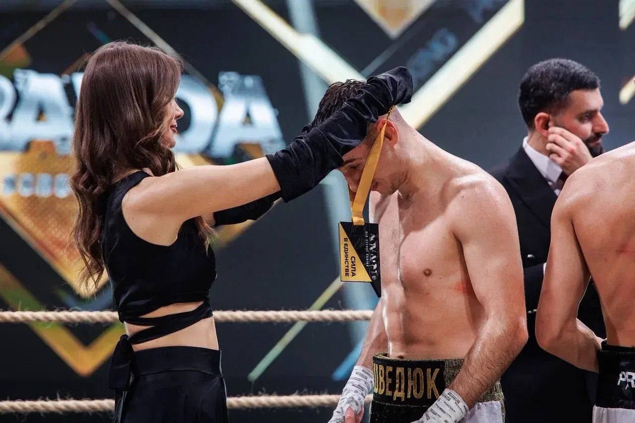 Михаил Развожаев: Севастополец Максим Шведюк одержал досрочную победу во втором профессиональном бою на турнире PRAVDA BOXING 16 Михаил Развожаев: Севастополец Максим Шведюк одержал досрочную победу во втором профессиональном бою на турнире PRAVDA BOXING 16