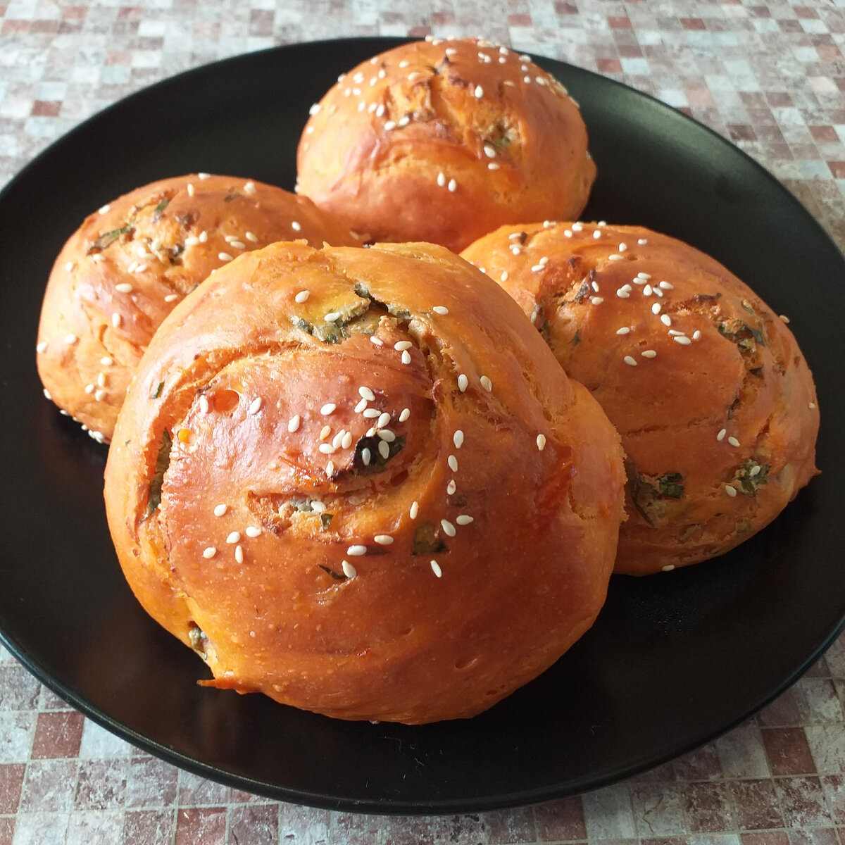 Нежные томатные булочки: идеальный штрих для вашего стола