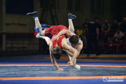 В Нальчике продолжается первенство Северо-Кавказского федерального округа (СКФО) по вольной борьбе среди спортсменов до 23 года