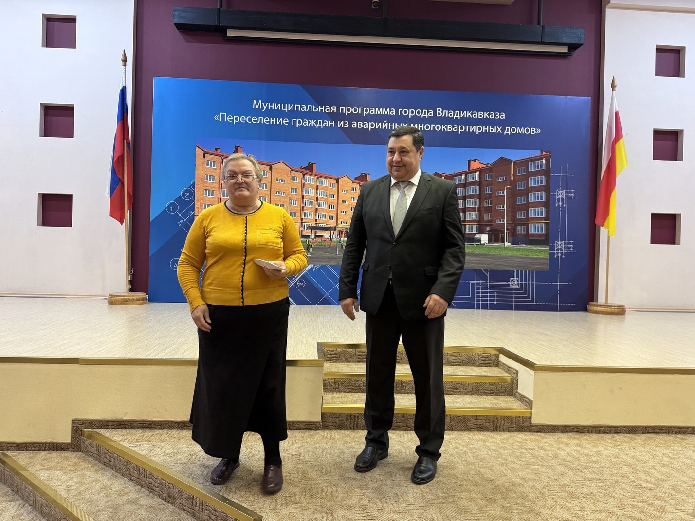 Ключи от новой жизни. Во Владикавказе продолжается расселение из аварийного жилья В здании Администрации местного самоуправления г. Владикавказа состоялось радостное событие: жильцы аварийного многоквартирного дома на улице...