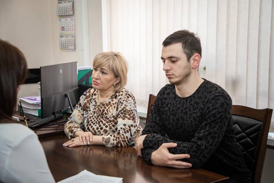 Сотрудники администрации внутригородских Северо-Западного и Затеречного района принимают участие в работе мобильных бригад «Помогаем СВОим» Сотрудники администрации внутригородских Северо-Западного и Затеречного района принимают участие в работе мобильных бригад «Помогаем СВОим»