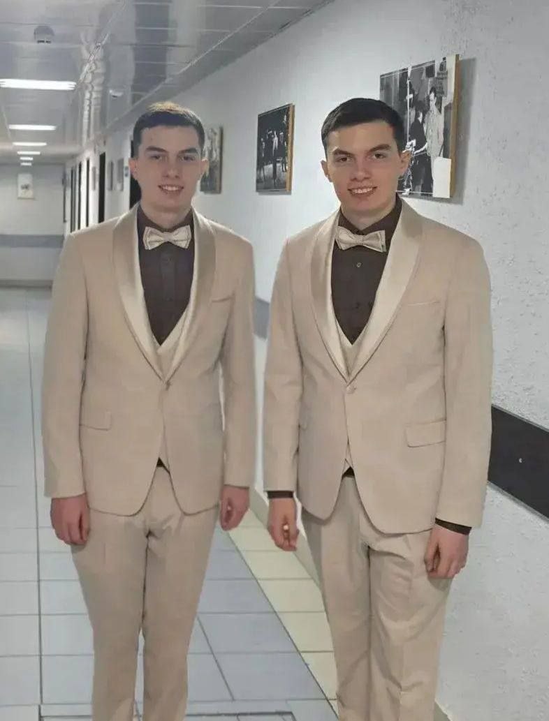 Братья Артур и Алан Салбиевы из Владикавказа стали победителями финала телевизионной олимпиады «Умницы и умники»