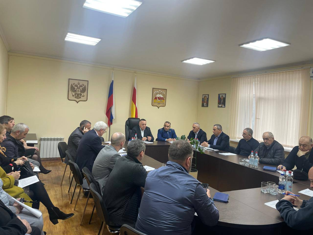 Заместителем прокурора Промышленного района г. Владикавказа в преддверии весенне-летнего сезона в администрации внутригородских Иристонского и Промышленного районов г. Владикавказа принято участие в совещании по вопросам...