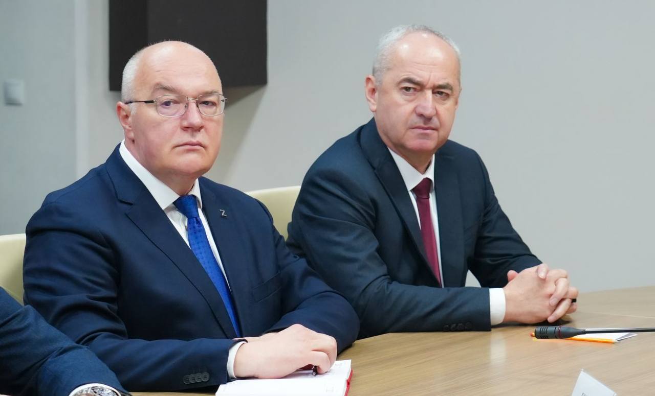 Глава РСО – Алания Сергей Меняйло провел еженедельное аппаратное совещание с участием руководителей органов исполнительной власти и муниципальных образований, представителей правоохранительных и надзорных структур республики. Глава РСО – Алания Сергей Меняйло провел еженедельное аппаратное совещание с участием руководителей органов исполнительной власти и муниципальных образований, представителей правоохранительных и надзорных структур республики.