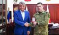 Сергей Меняйло наградил заместителя военного прокурора Давида Газзаева медалью «Во Славу Осетии»