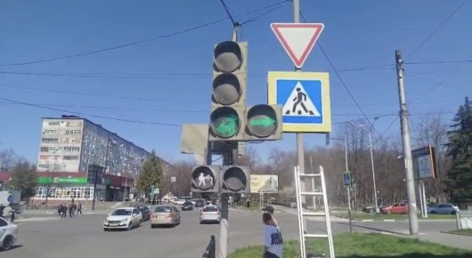 Порядок на перекрестках. Пока жители города отдыхали в субботу и воскресенье, специалисты отдела содержания светофоров ВМБУ «Спецэкосервис» работали в усиленном режиме