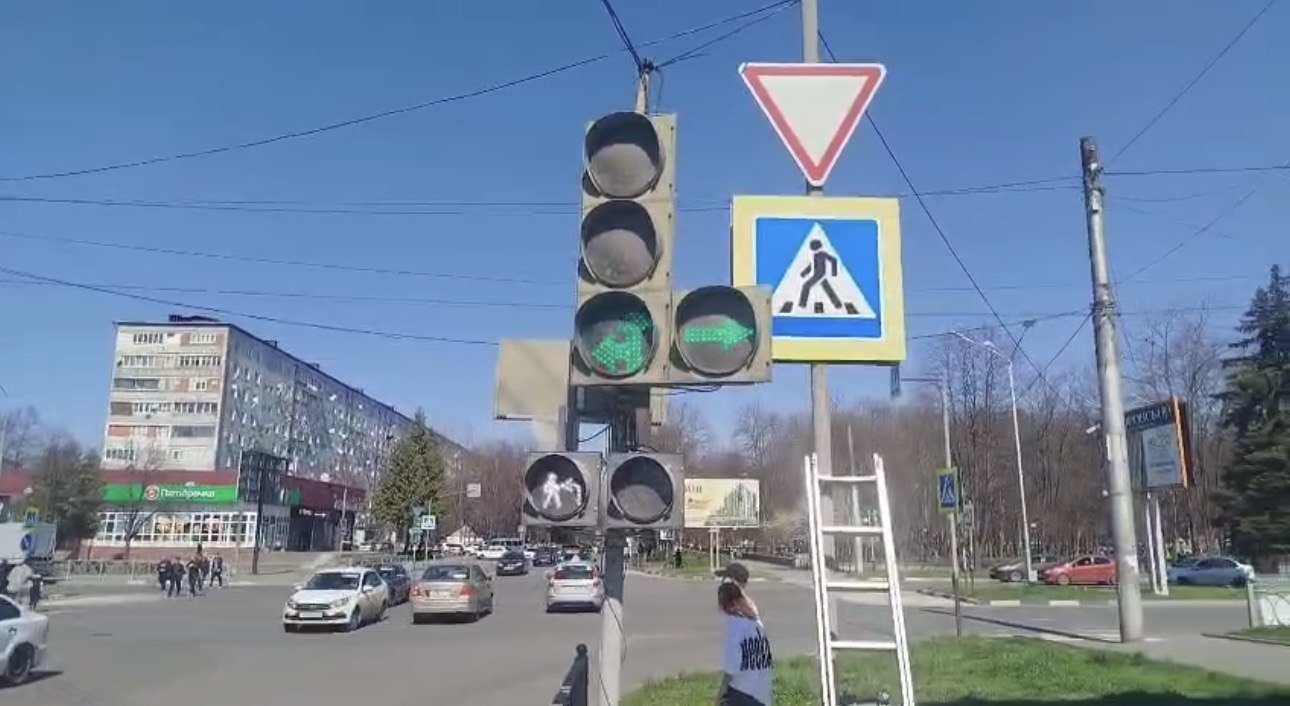 Порядок на перекрестках. Пока жители города отдыхали в субботу и воскресенье, специалисты отдела содержания светофоров ВМБУ «Спецэкосервис» работали в усиленном режиме