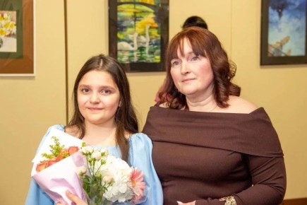 «Цвети. Люби. Мечтай». Как передать атмосферу весны? Как передать сменяющие друг друга переходные состояния природы? Как сказал поэт Борис Пастернак, «шелка зонтов дышали жаждой грома», ведь весна – это всегда обновление...