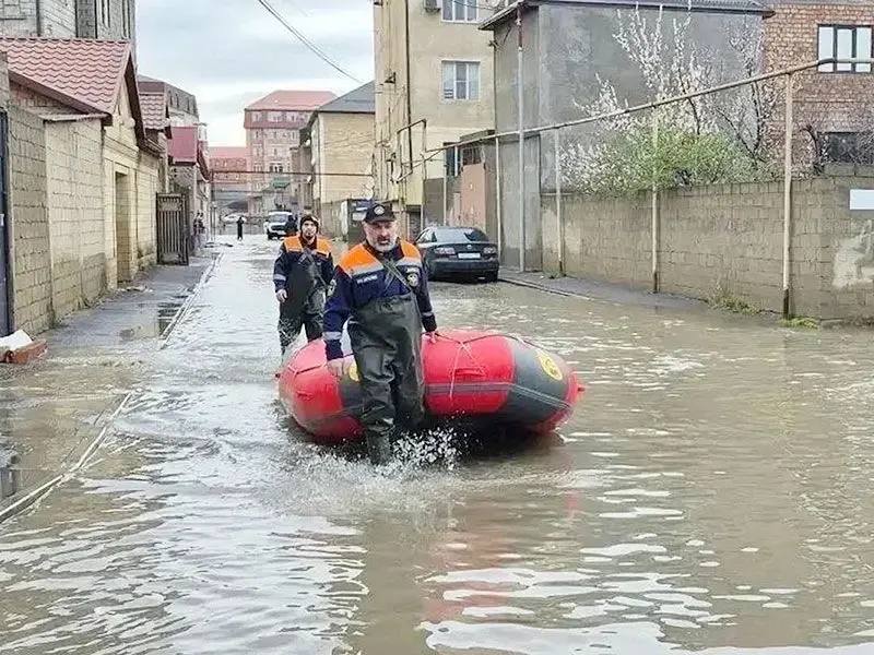 ИЗ СВЕЖЕГО НОМЕРА. . Рука помощи – братской республике Наводнения, накрывшие Дагестан, стали самыми разрушительными за последние 100 лет