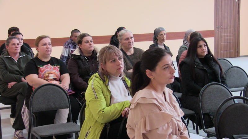 В Северной Осетии инспекторы ПДН ОМВД России по Моздокскому району в рамках общешкольных родительских собраниях рассказывают о необходимости контролировать поведение несовершеннолетних, выстраивать с подростками... В Северной Осетии инспекторы ПДН ОМВД России по Моздокскому району в рамках общешкольных родительских собраниях рассказывают о необходимости контролировать поведение несовершеннолетних, выстраивать с подростками...