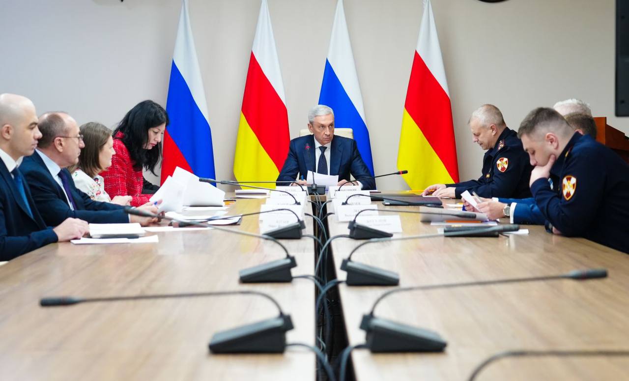 В Правительстве Северной Осетии состоялось совещание, на котором обсудили вопросы оснащенности объектов образования и контроль за соблюдением требований законодательства в этой сфере